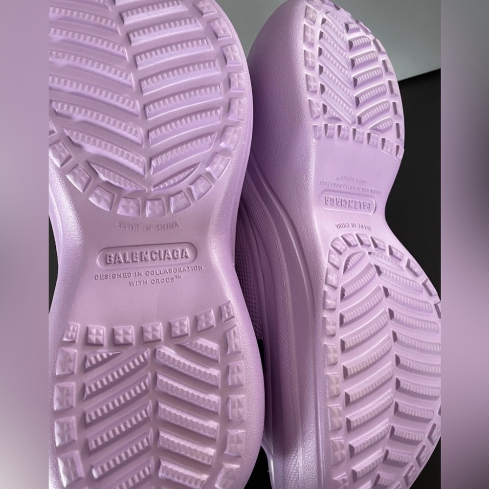 BALENCIAGA X Pool CROCS™ - Picture 8 of 9